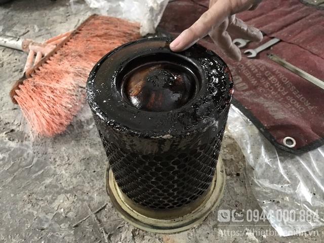 Lỗi máy nén khí trục vít bị keo dầu